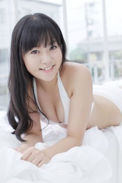 美女大便