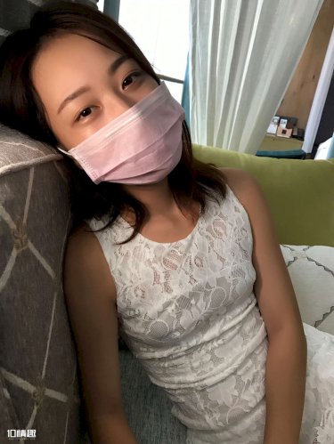 美女内无内裤只穿丝袜摸下面